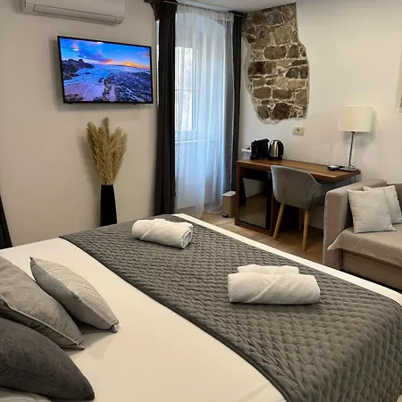 Palace Luxury Pensión 4*