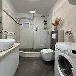 Gostinjska kuća Palace Luxury 4*