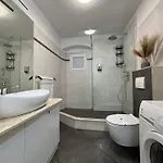 Gostinjska kuća Palace Luxury 4*